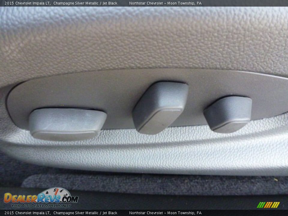Controls of 2015 Chevrolet Impala LT Photo #15