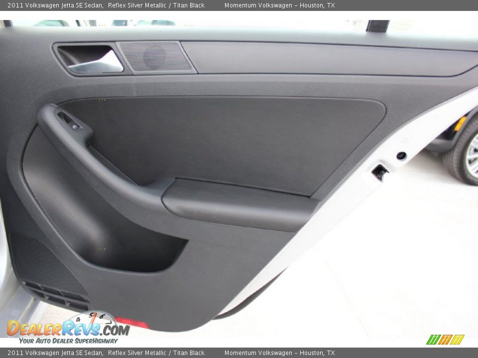 2011 Volkswagen Jetta SE Sedan Reflex Silver Metallic / Titan Black Photo #28