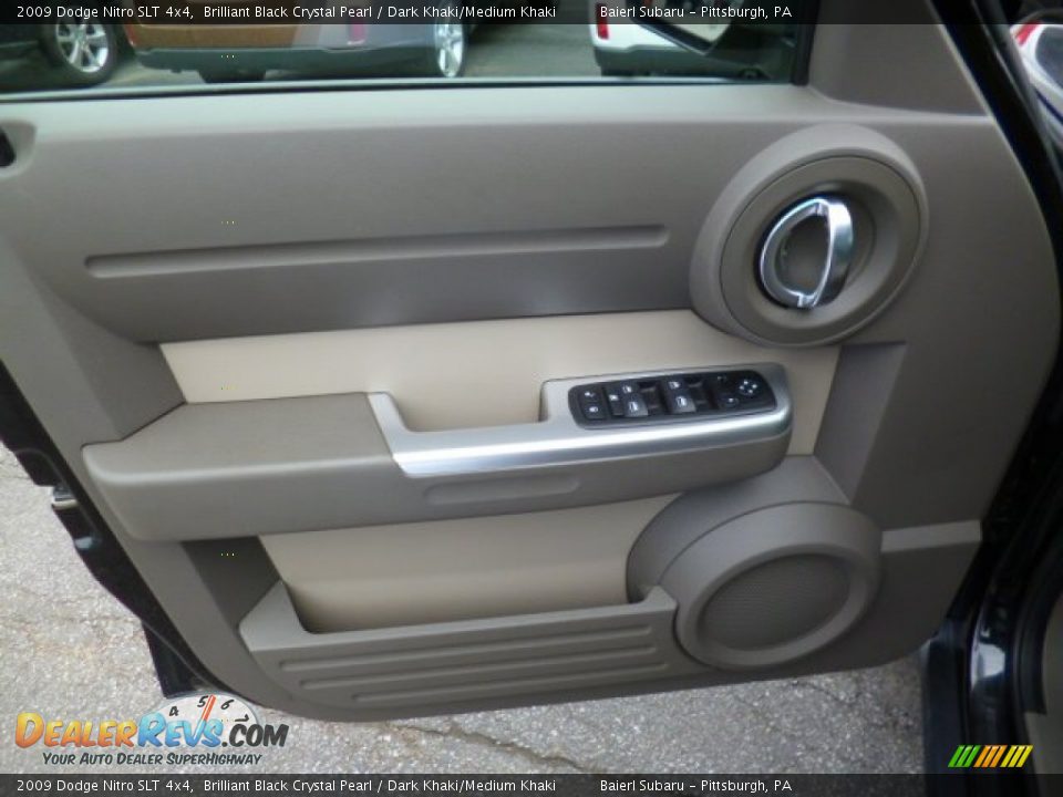 Door Panel of 2009 Dodge Nitro SLT 4x4 Photo #17
