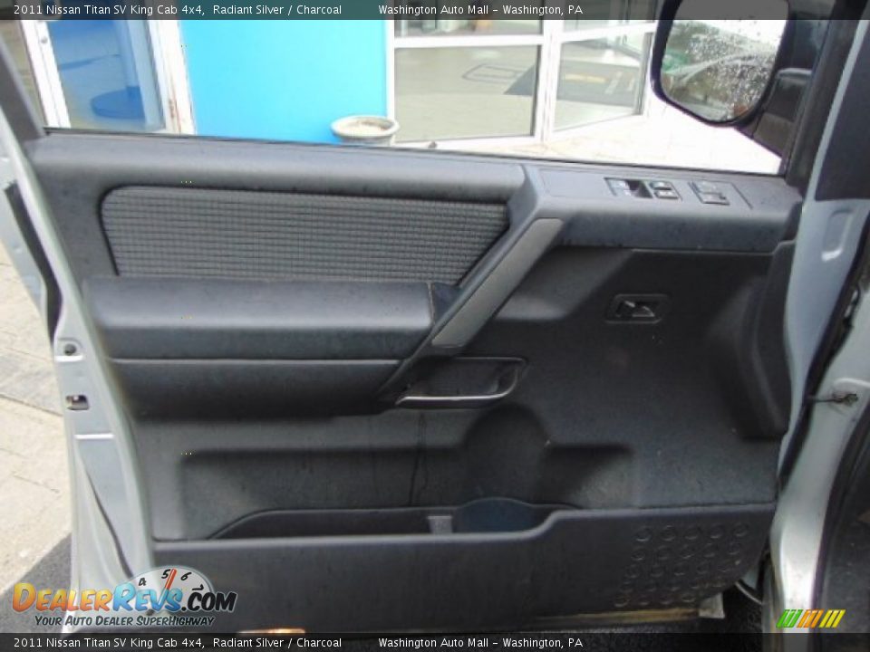 2011 Nissan Titan SV King Cab 4x4 Radiant Silver / Charcoal Photo #13