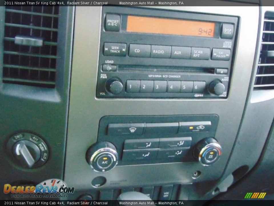 2011 Nissan Titan SV King Cab 4x4 Radiant Silver / Charcoal Photo #14