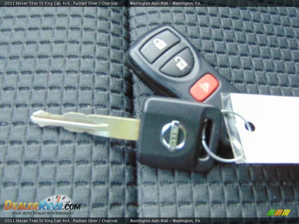 2011 Nissan Titan SV King Cab 4x4 Radiant Silver / Charcoal Photo #18