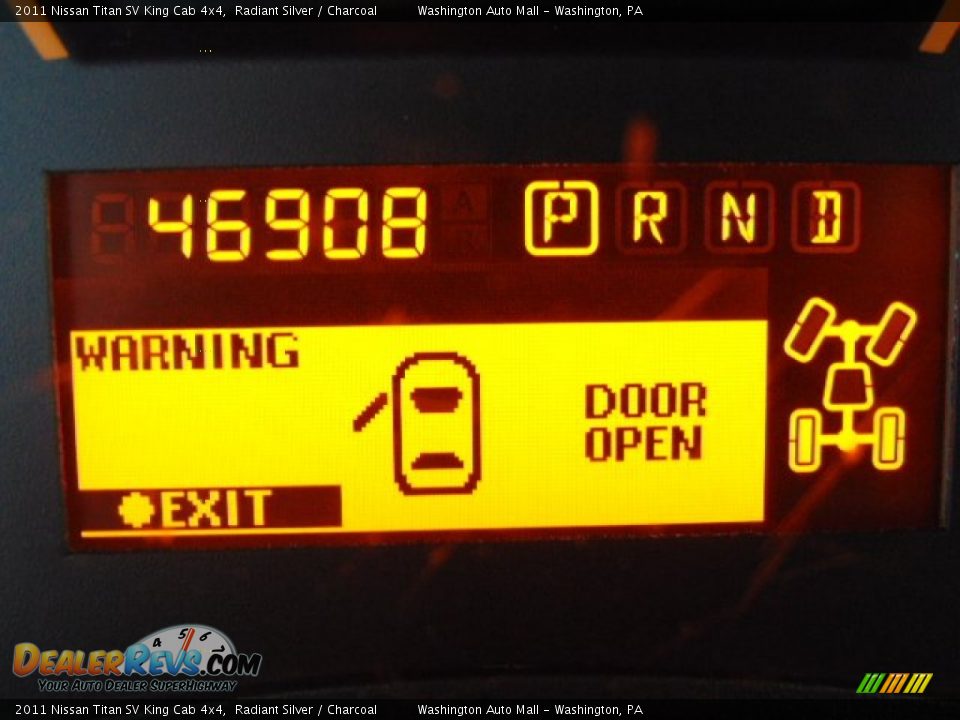 2011 Nissan Titan SV King Cab 4x4 Radiant Silver / Charcoal Photo #20