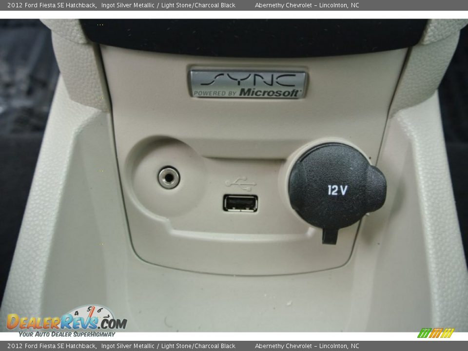 2012 Ford Fiesta SE Hatchback Ingot Silver Metallic / Light Stone/Charcoal Black Photo #12