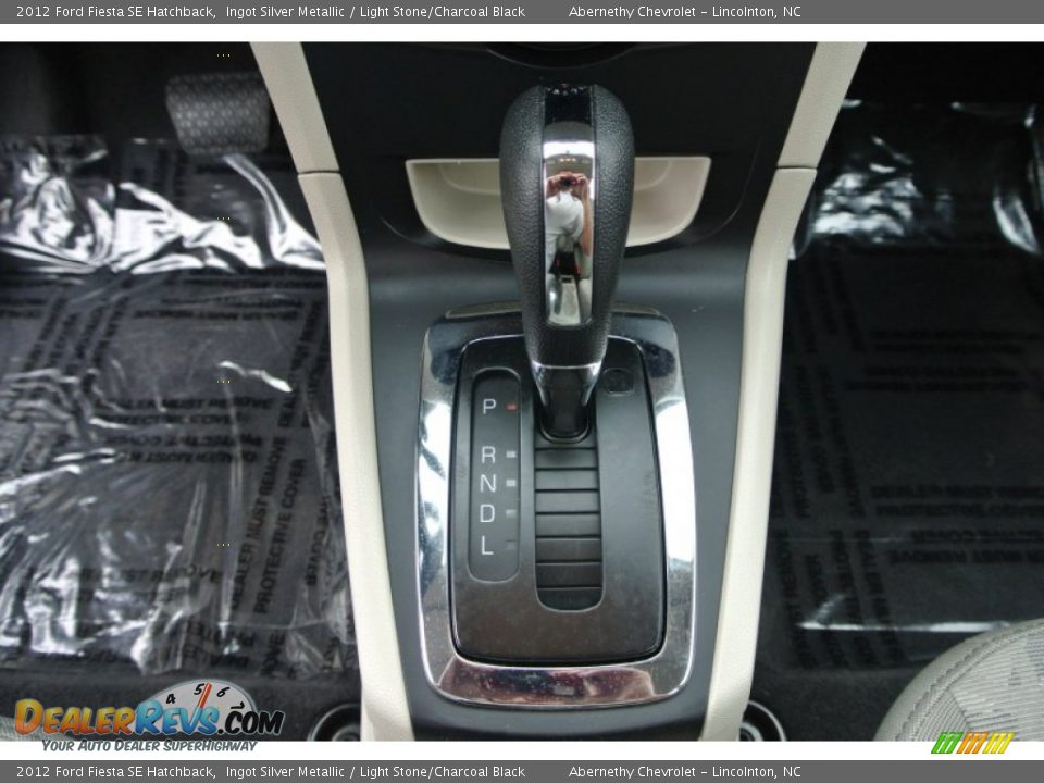 2012 Ford Fiesta SE Hatchback Ingot Silver Metallic / Light Stone/Charcoal Black Photo #13
