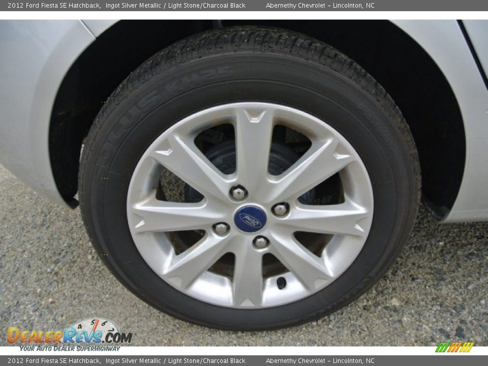 2012 Ford Fiesta SE Hatchback Ingot Silver Metallic / Light Stone/Charcoal Black Photo #25