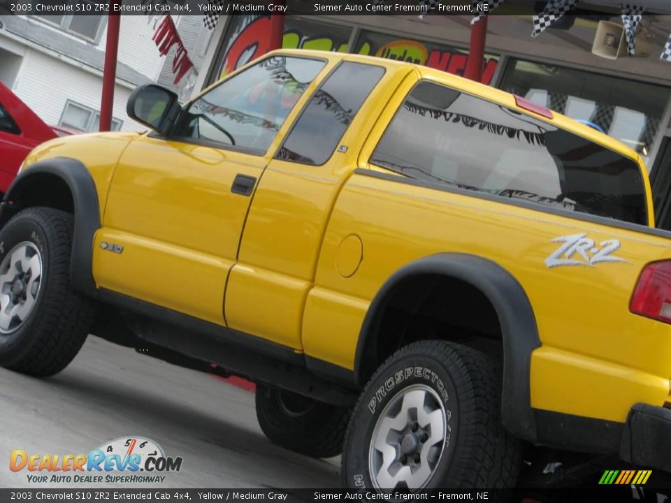 2003 Chevrolet S10 ZR2 Extended Cab 4x4 Yellow / Medium Gray Photo #4