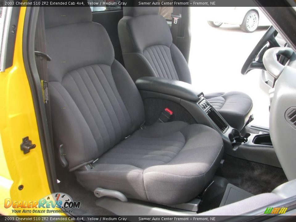 2003 Chevrolet S10 ZR2 Extended Cab 4x4 Yellow / Medium Gray Photo #8