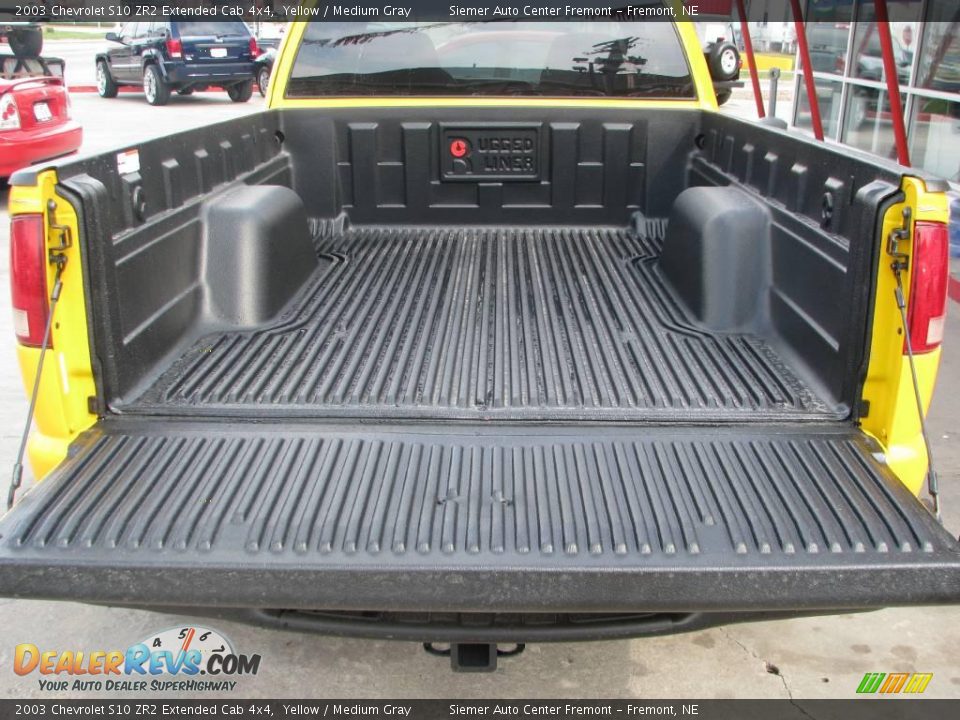 2003 Chevrolet S10 ZR2 Extended Cab 4x4 Yellow / Medium Gray Photo #9