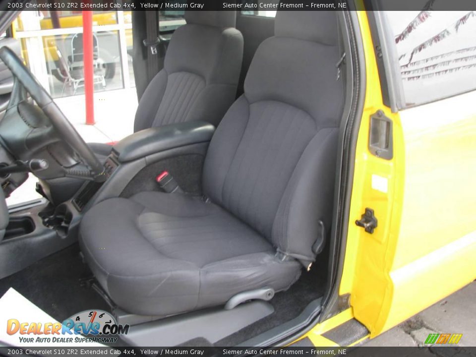 2003 Chevrolet S10 ZR2 Extended Cab 4x4 Yellow / Medium Gray Photo #10