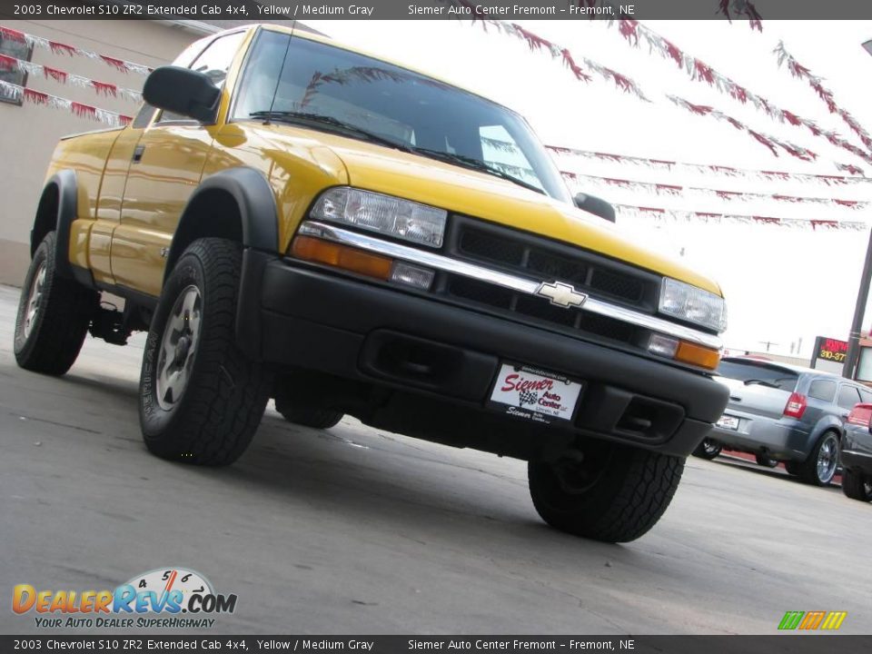 2003 Chevrolet S10 ZR2 Extended Cab 4x4 Yellow / Medium Gray Photo #13