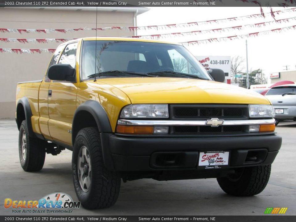 2003 Chevrolet S10 ZR2 Extended Cab 4x4 Yellow / Medium Gray Photo #14