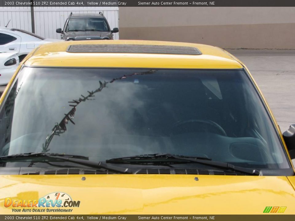2003 Chevrolet S10 ZR2 Extended Cab 4x4 Yellow / Medium Gray Photo #16