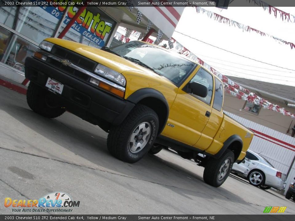2003 Chevrolet S10 ZR2 Extended Cab 4x4 Yellow / Medium Gray Photo #17