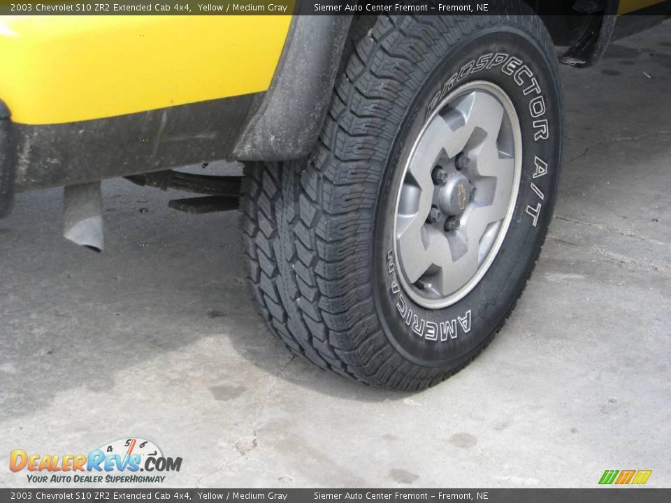 2003 Chevrolet S10 ZR2 Extended Cab 4x4 Yellow / Medium Gray Photo #21