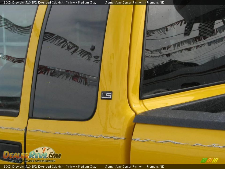 2003 Chevrolet S10 ZR2 Extended Cab 4x4 Yellow / Medium Gray Photo #22