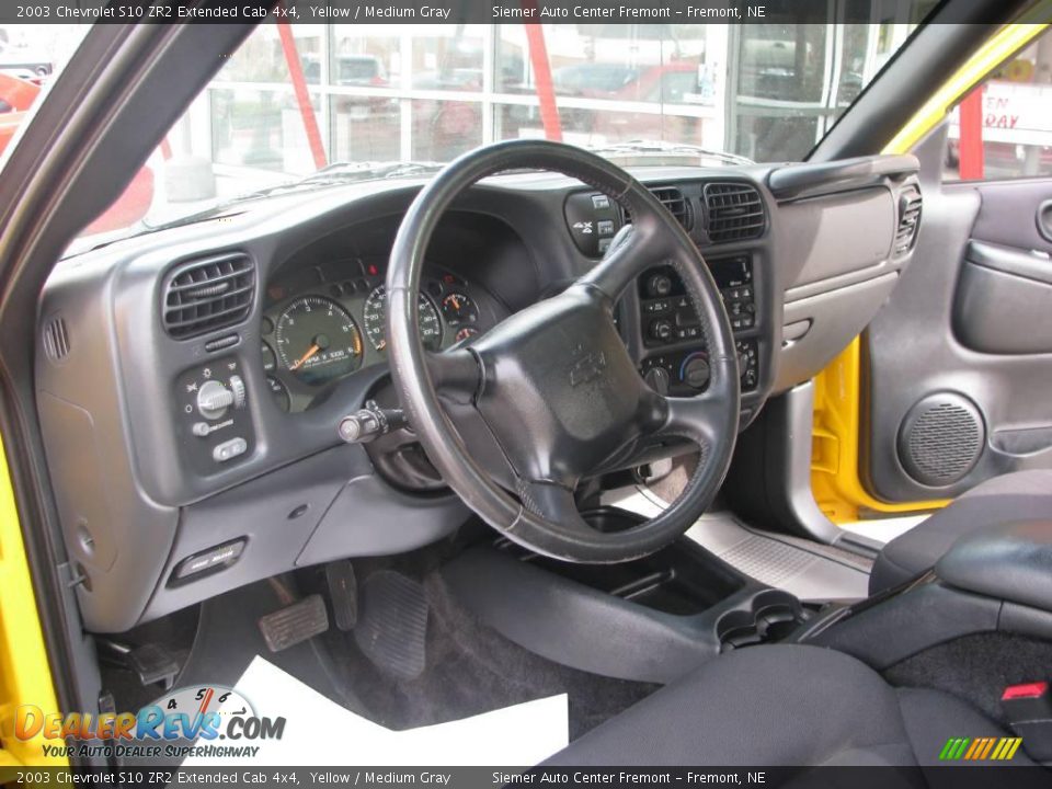 2003 Chevrolet S10 ZR2 Extended Cab 4x4 Yellow / Medium Gray Photo #25