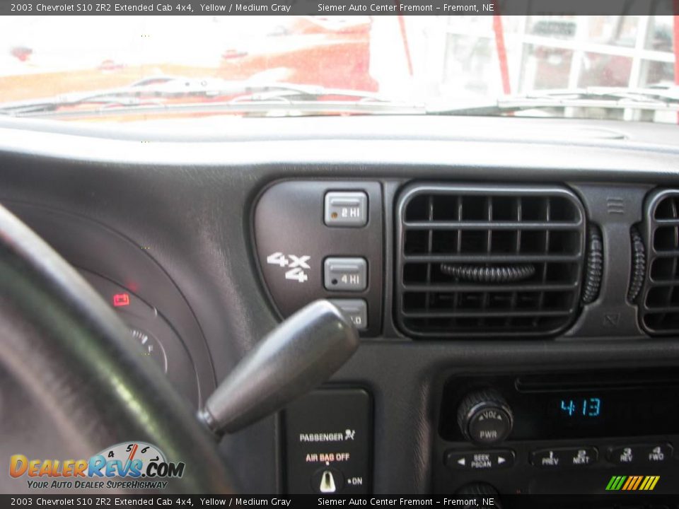 2003 Chevrolet S10 ZR2 Extended Cab 4x4 Yellow / Medium Gray Photo #26