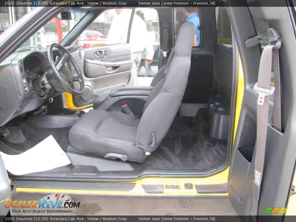 2003 Chevrolet S10 ZR2 Extended Cab 4x4 Yellow / Medium Gray Photo #27