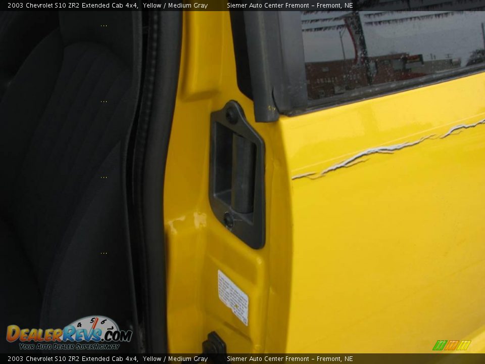 2003 Chevrolet S10 ZR2 Extended Cab 4x4 Yellow / Medium Gray Photo #28