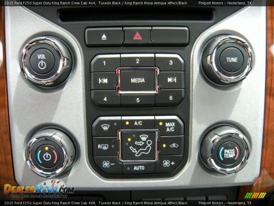 Controls of 2015 Ford F250 Super Duty King Ranch Crew Cab 4x4 Photo #35