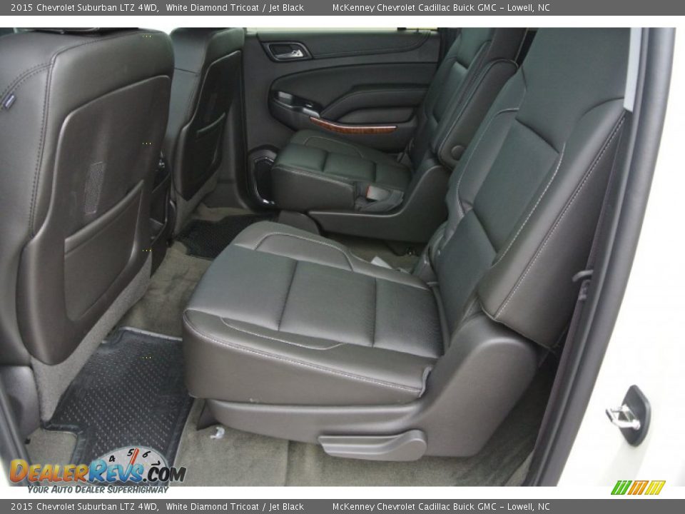2015 Chevrolet Suburban LTZ 4WD White Diamond Tricoat / Jet Black Photo #17