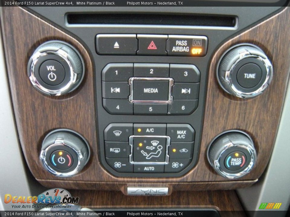 2014 Ford F150 Lariat SuperCrew 4x4 White Platinum / Black Photo #32
