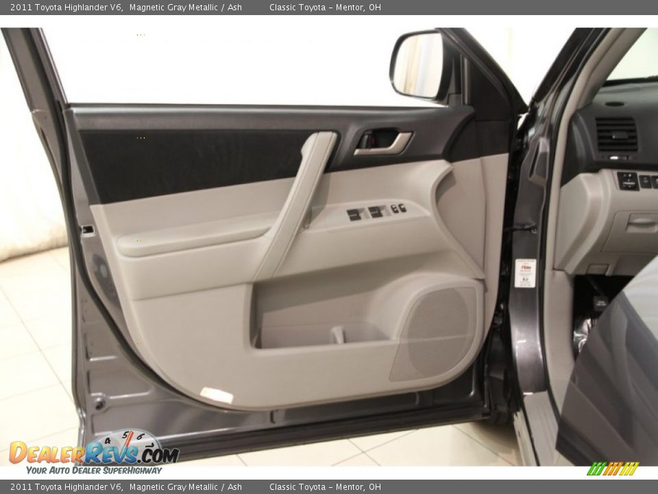 2011 Toyota Highlander V6 Magnetic Gray Metallic / Ash Photo #4
