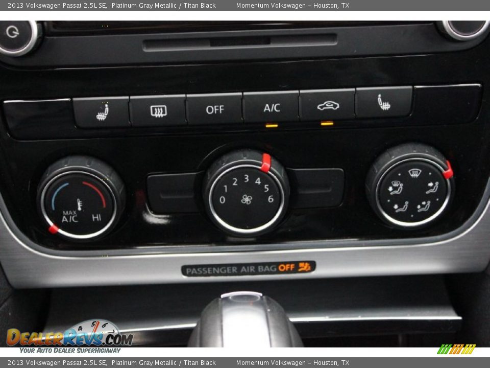 2013 Volkswagen Passat 2.5L SE Platinum Gray Metallic / Titan Black Photo #18