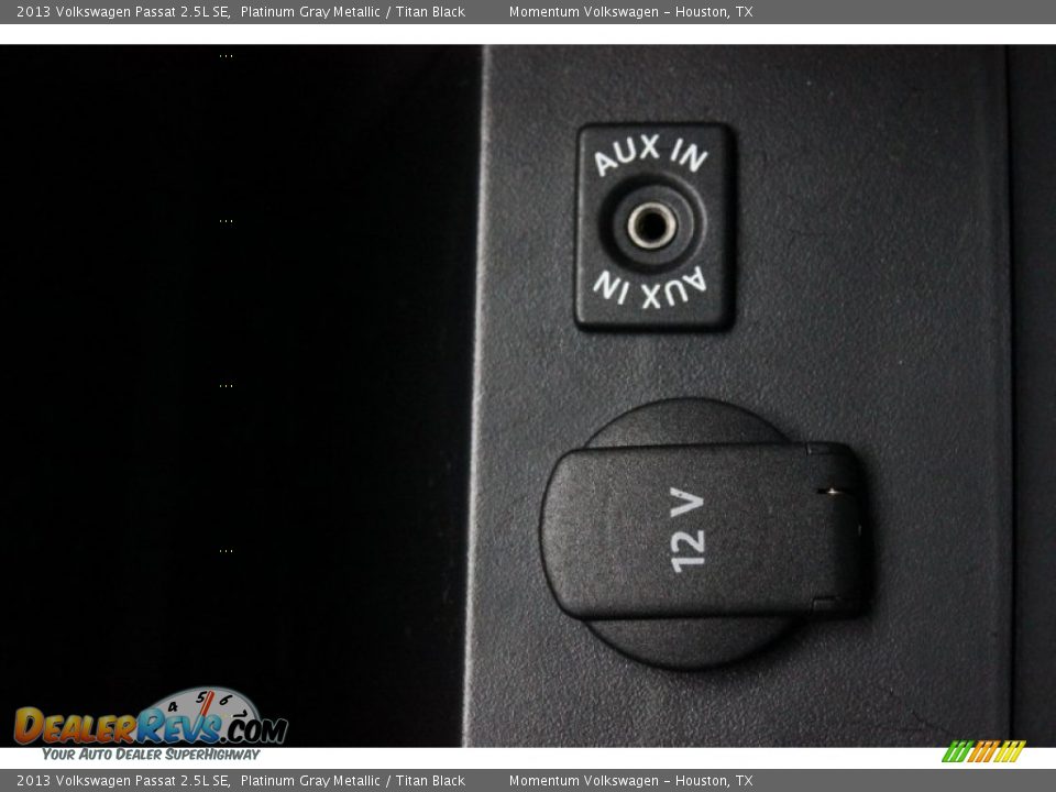 2013 Volkswagen Passat 2.5L SE Platinum Gray Metallic / Titan Black Photo #22