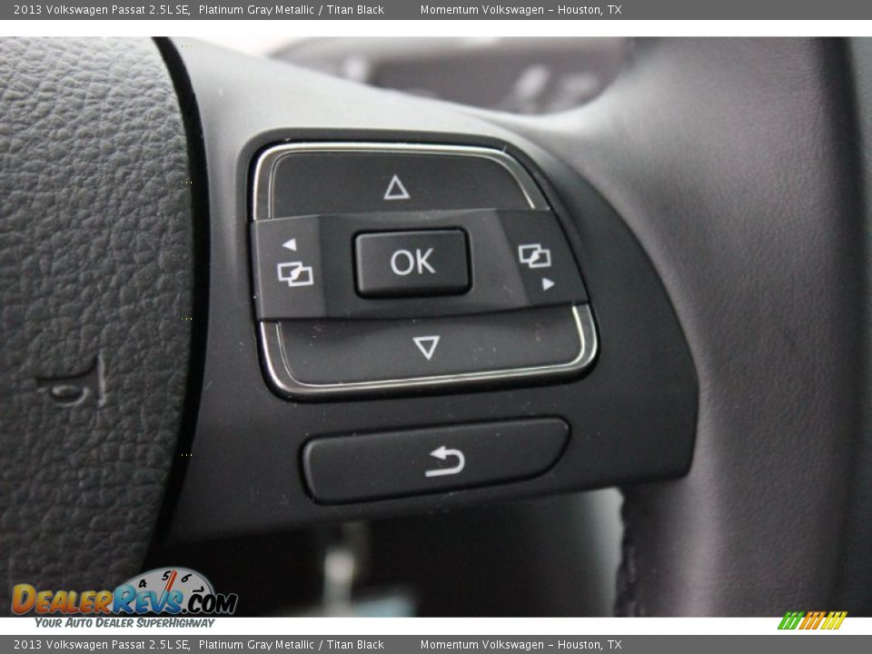 2013 Volkswagen Passat 2.5L SE Platinum Gray Metallic / Titan Black Photo #24