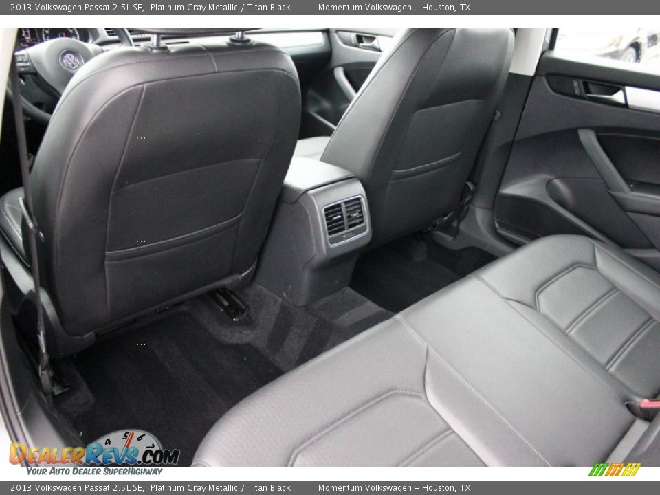 2013 Volkswagen Passat 2.5L SE Platinum Gray Metallic / Titan Black Photo #27