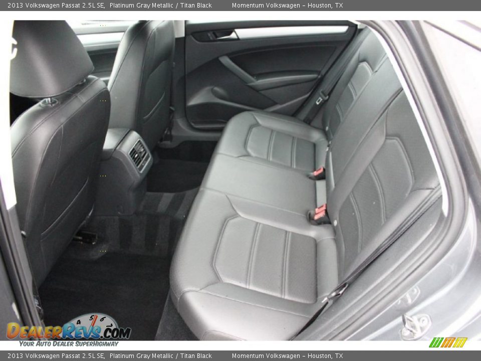 2013 Volkswagen Passat 2.5L SE Platinum Gray Metallic / Titan Black Photo #28