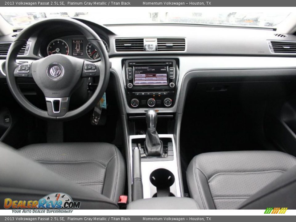 2013 Volkswagen Passat 2.5L SE Platinum Gray Metallic / Titan Black Photo #29