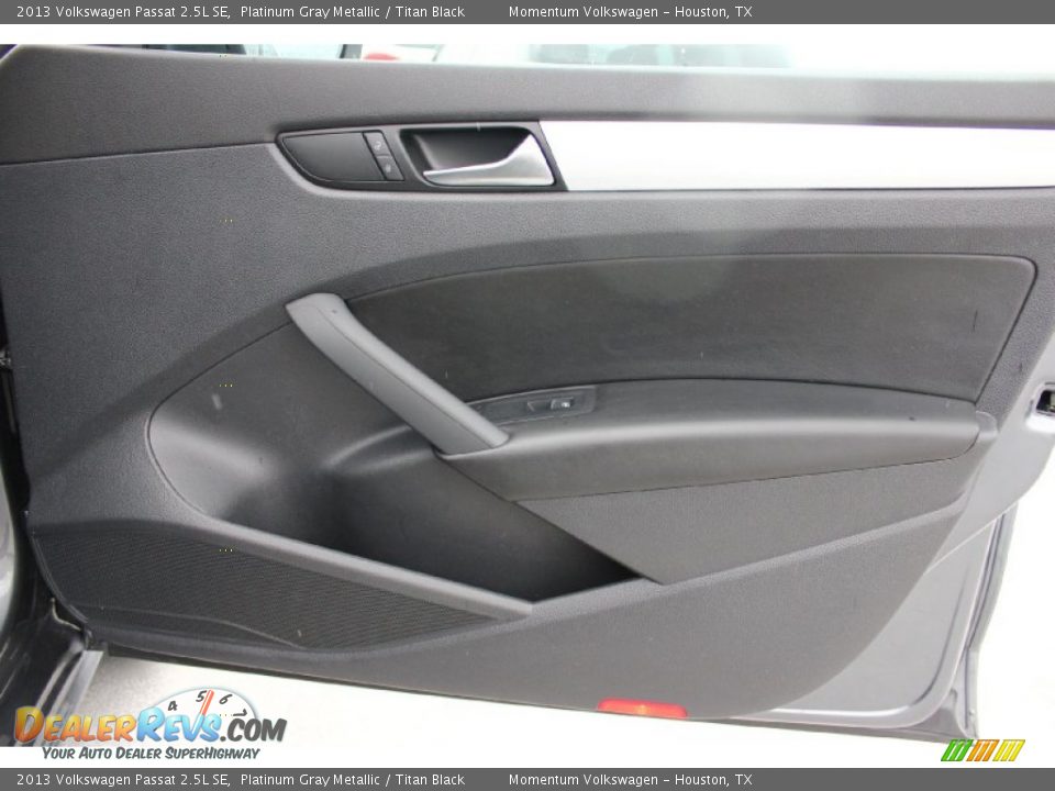 2013 Volkswagen Passat 2.5L SE Platinum Gray Metallic / Titan Black Photo #34