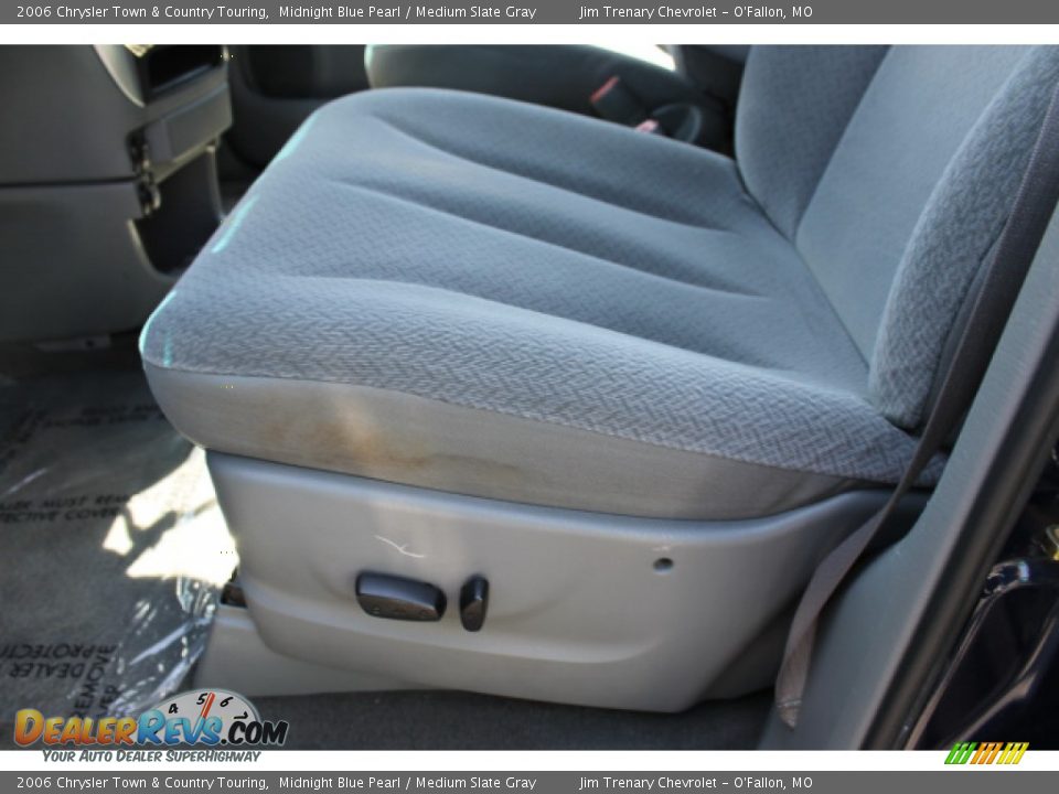 2006 Chrysler Town & Country Touring Midnight Blue Pearl / Medium Slate Gray Photo #16