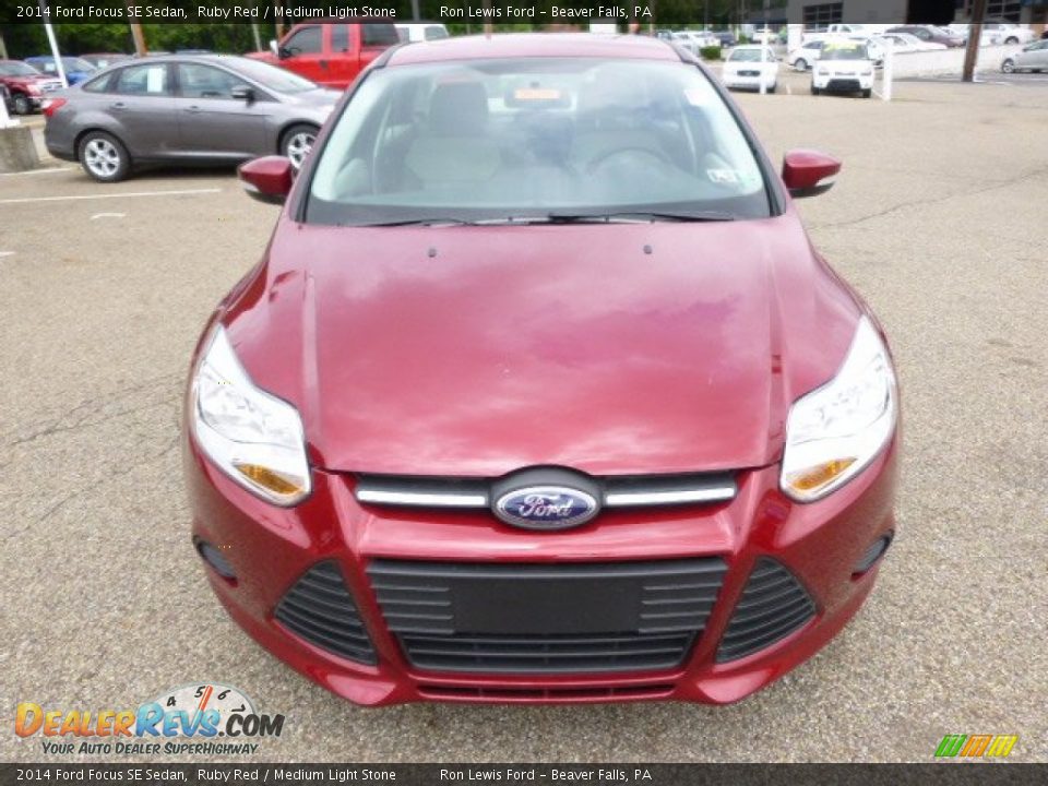 2014 Ford Focus SE Sedan Ruby Red / Medium Light Stone Photo #3