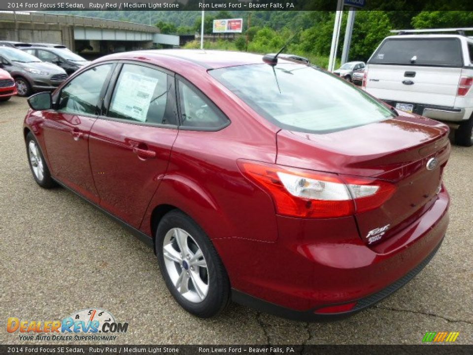 2014 Ford Focus SE Sedan Ruby Red / Medium Light Stone Photo #6