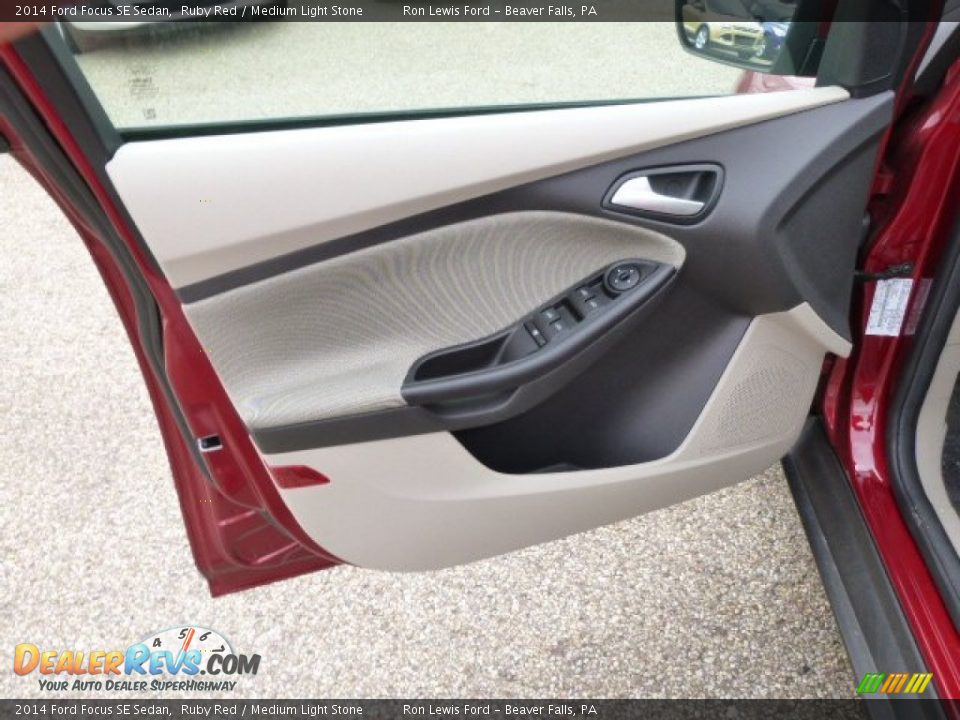 2014 Ford Focus SE Sedan Ruby Red / Medium Light Stone Photo #11