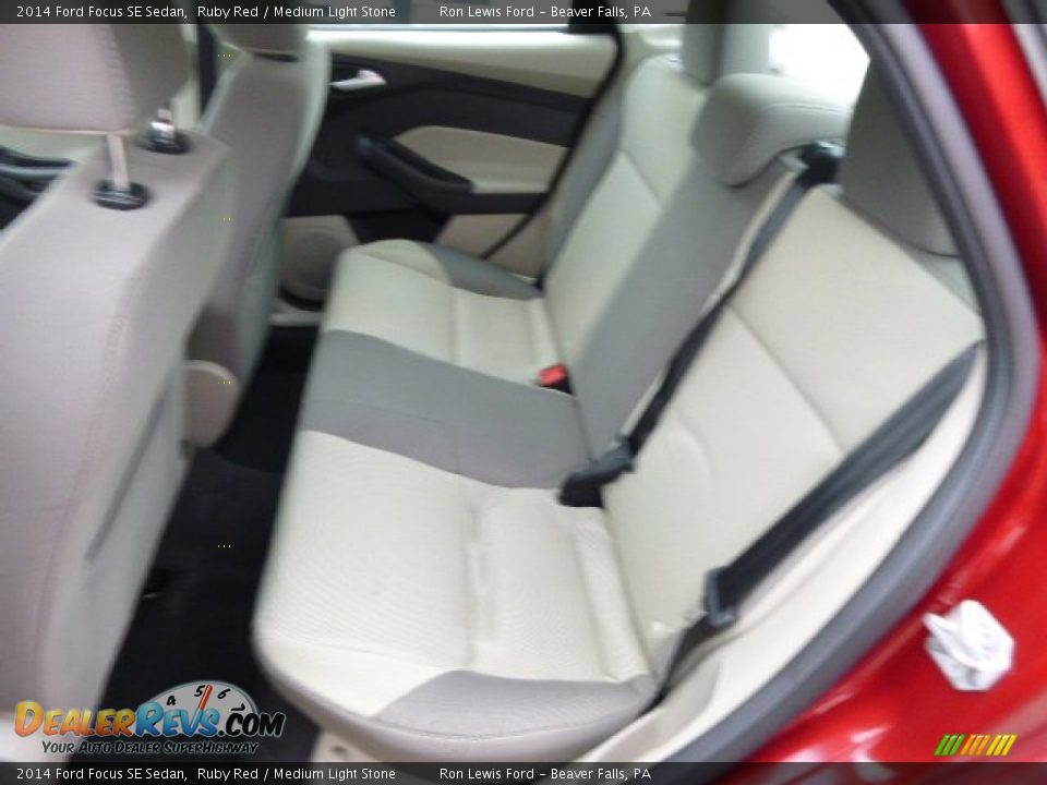 2014 Ford Focus SE Sedan Ruby Red / Medium Light Stone Photo #12