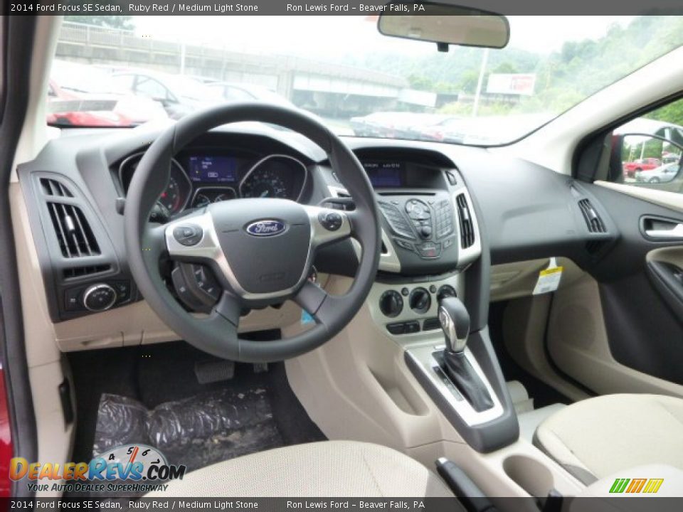 2014 Ford Focus SE Sedan Ruby Red / Medium Light Stone Photo #14