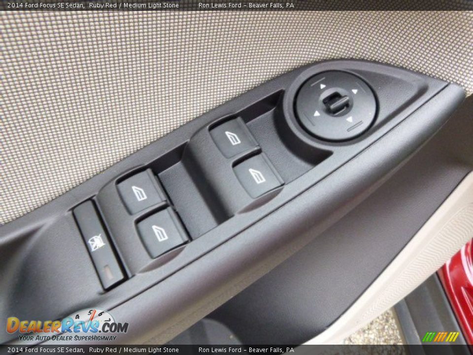 2014 Ford Focus SE Sedan Ruby Red / Medium Light Stone Photo #15