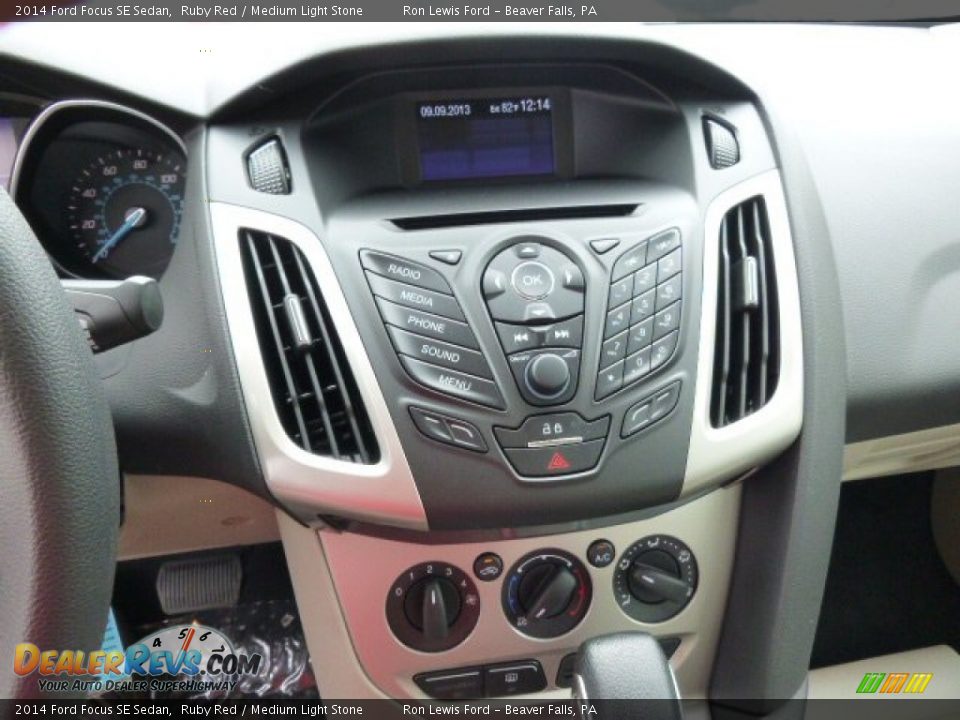 2014 Ford Focus SE Sedan Ruby Red / Medium Light Stone Photo #16