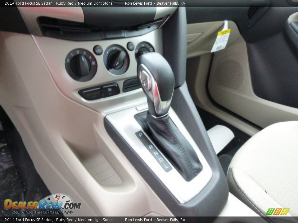 2014 Ford Focus SE Sedan Ruby Red / Medium Light Stone Photo #17