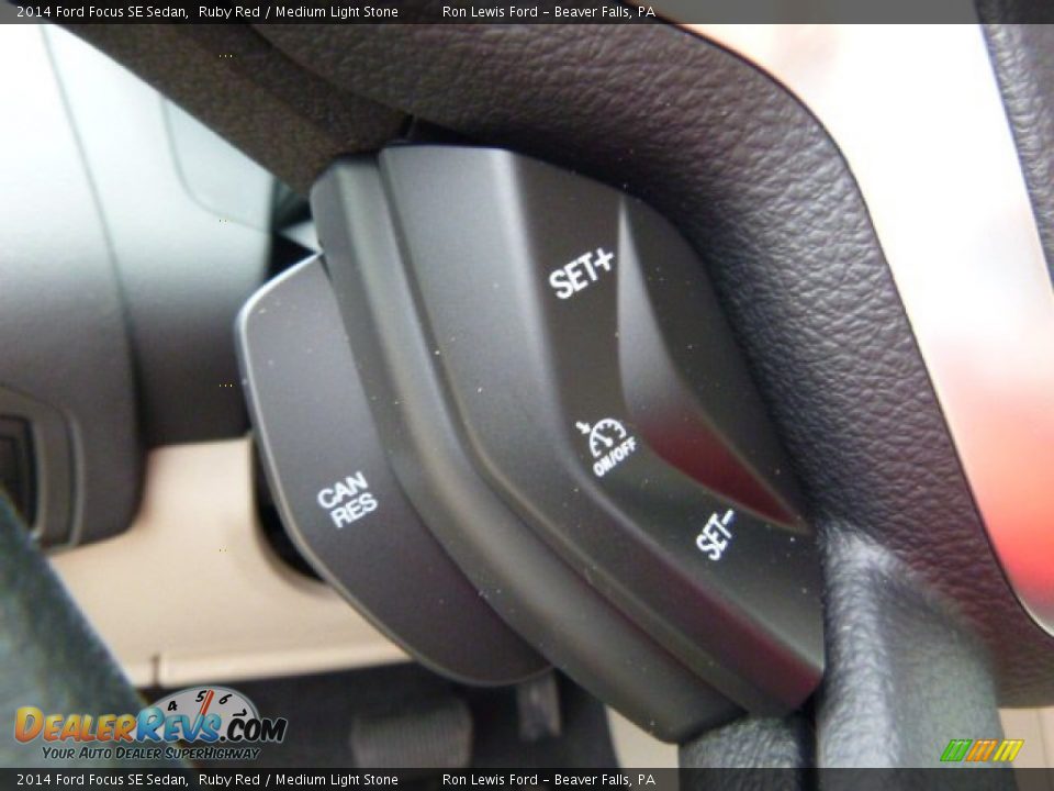 2014 Ford Focus SE Sedan Ruby Red / Medium Light Stone Photo #18
