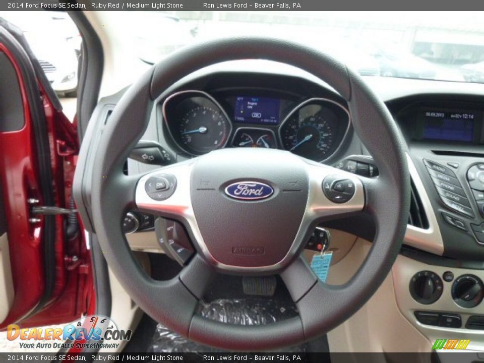 2014 Ford Focus SE Sedan Ruby Red / Medium Light Stone Photo #19