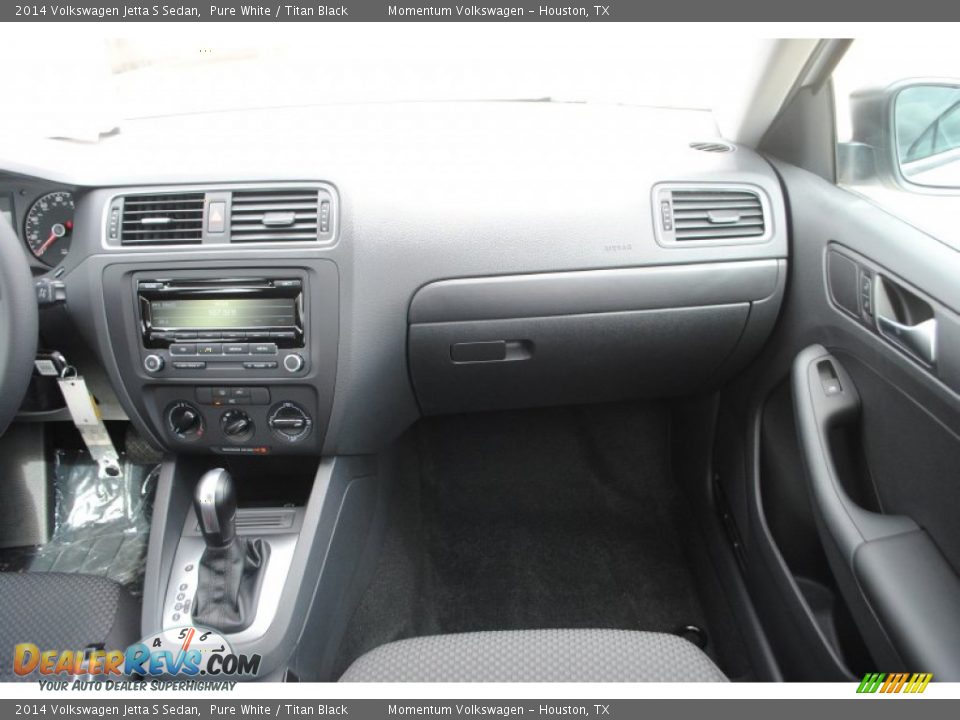 2014 Volkswagen Jetta S Sedan Pure White / Titan Black Photo #17