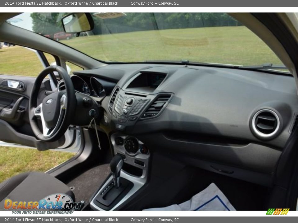 2014 Ford Fiesta SE Hatchback Oxford White / Charcoal Black Photo #16