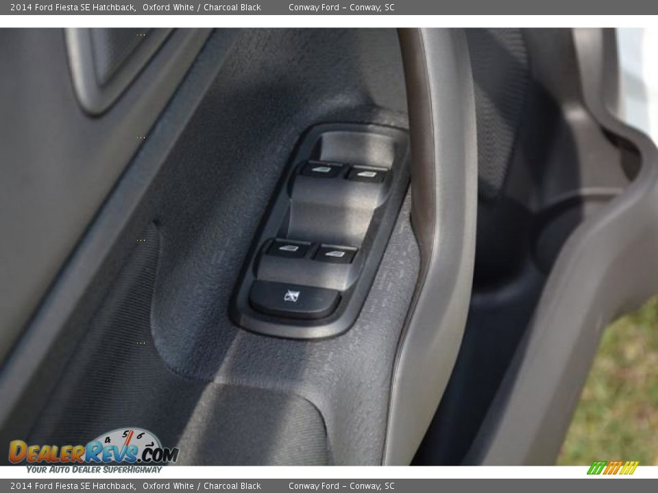 2014 Ford Fiesta SE Hatchback Oxford White / Charcoal Black Photo #18