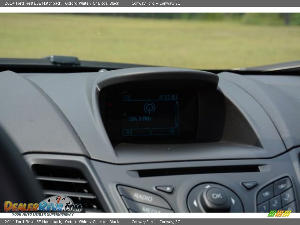 2014 Ford Fiesta SE Hatchback Oxford White / Charcoal Black Photo #24